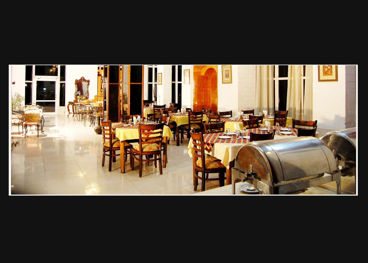 Hotel Out Town Manāli Exterior foto